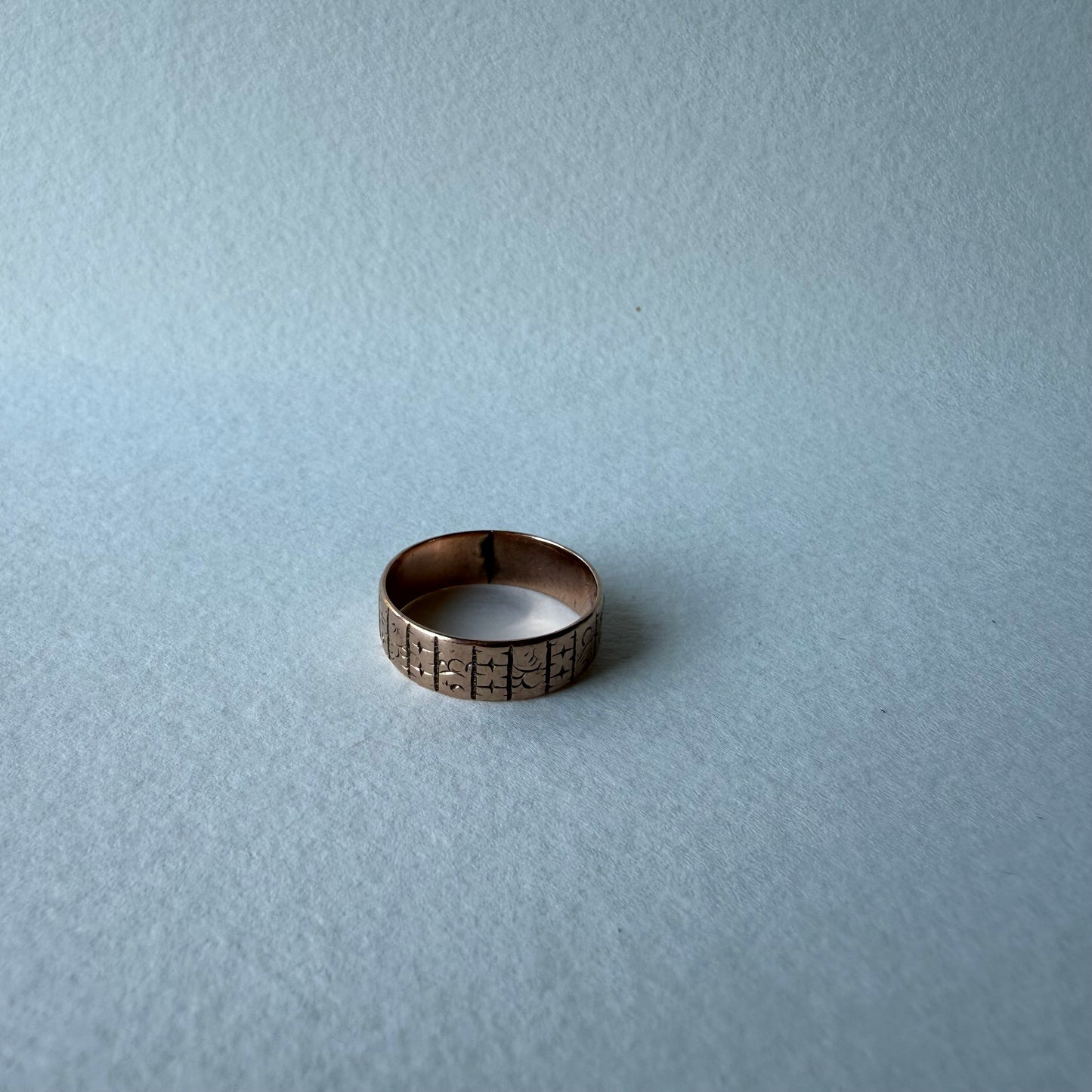 Victorian English 9k Rose Gold Band with Engravings Size 7.5