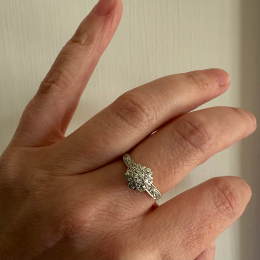 14k Yellow Gold and Platinum 0.60 ctw Diamond Floral Cluster Ring Size 7.5