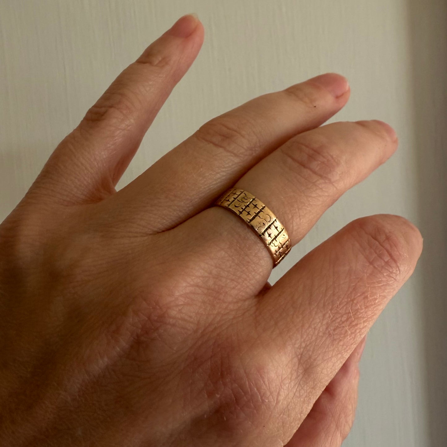 Victorian English 9k Rose Gold Band with Engravings Size 7.5
