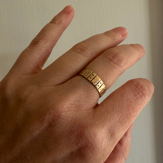 Victorian English 9k Rose Gold Band with Engravings Size 7.5