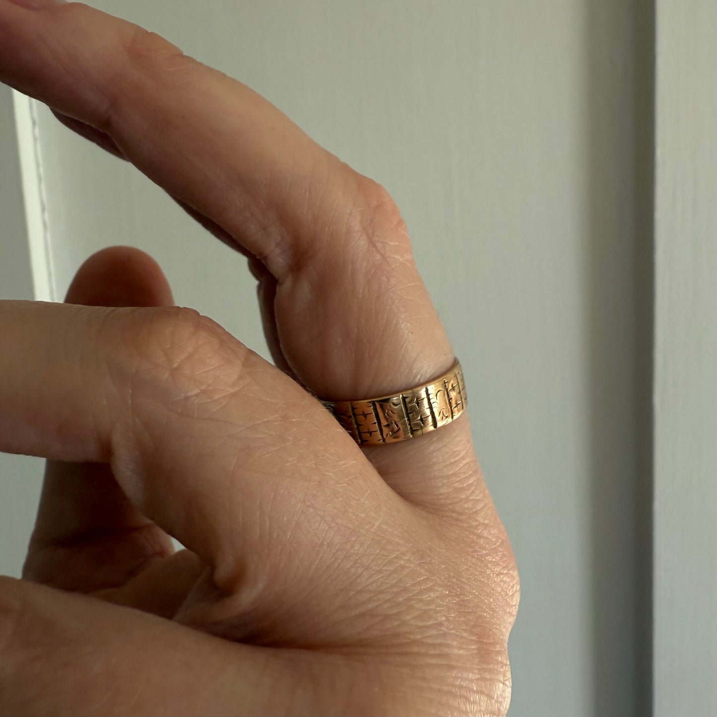 Victorian English 9k Rose Gold Band with Engravings Size 7.5