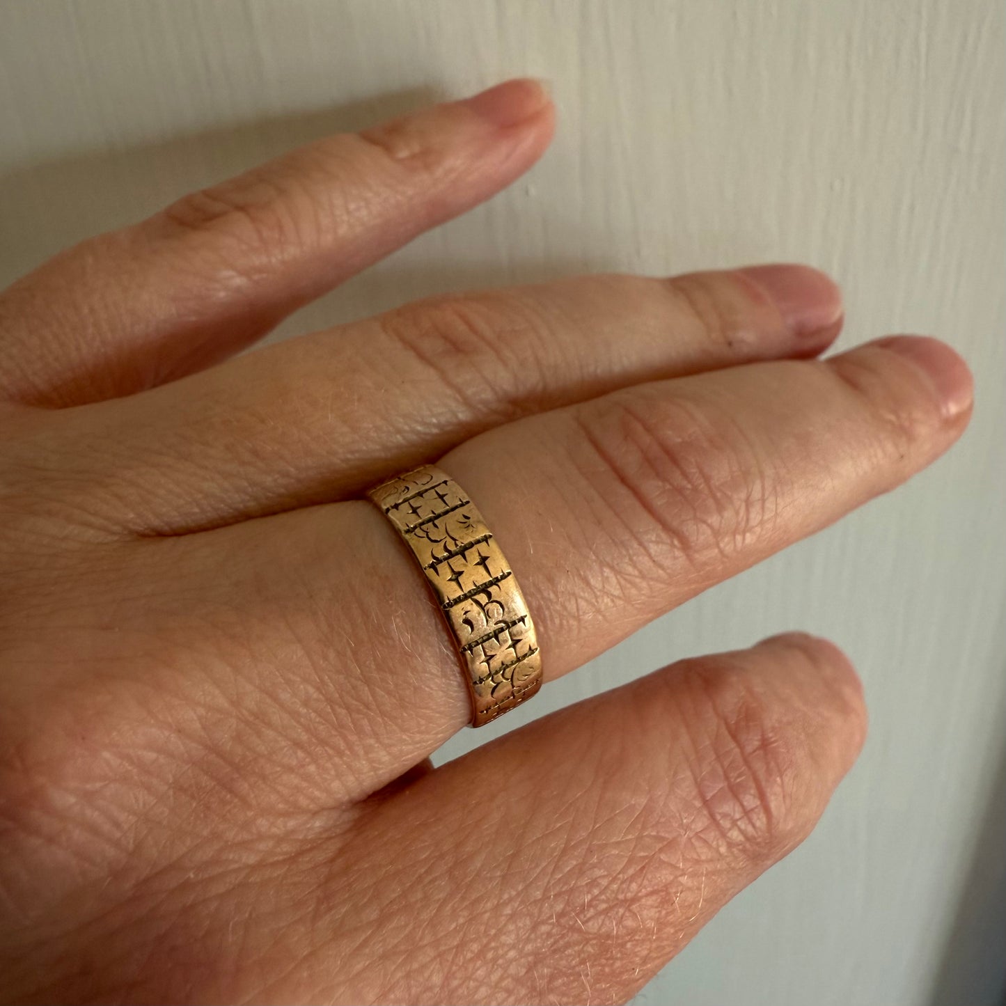 Victorian English 9k Rose Gold Band with Engravings Size 7.5