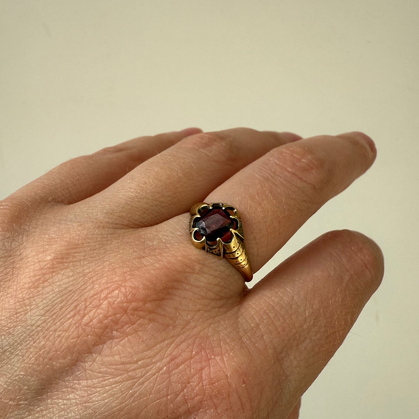 Victorian 10k Buttercup Garnet Ring Size 8.25