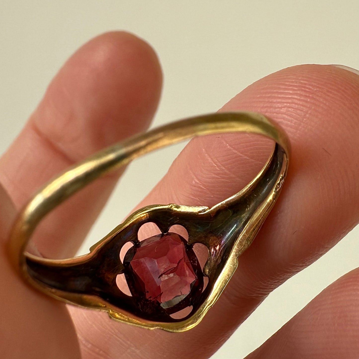 Victorian 10k Buttercup Garnet Ring Size 8.25