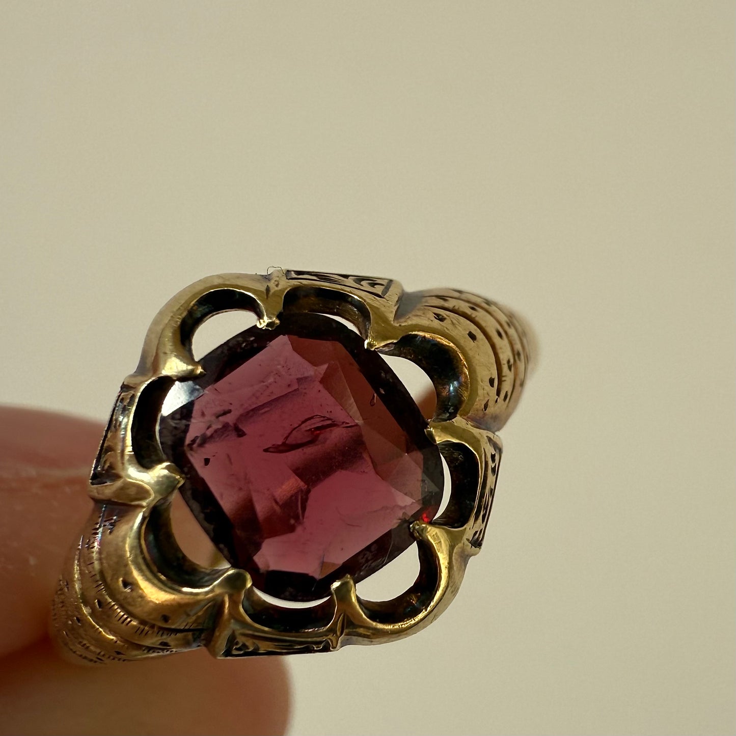 Victorian 10k Buttercup Garnet Ring Size 8.25