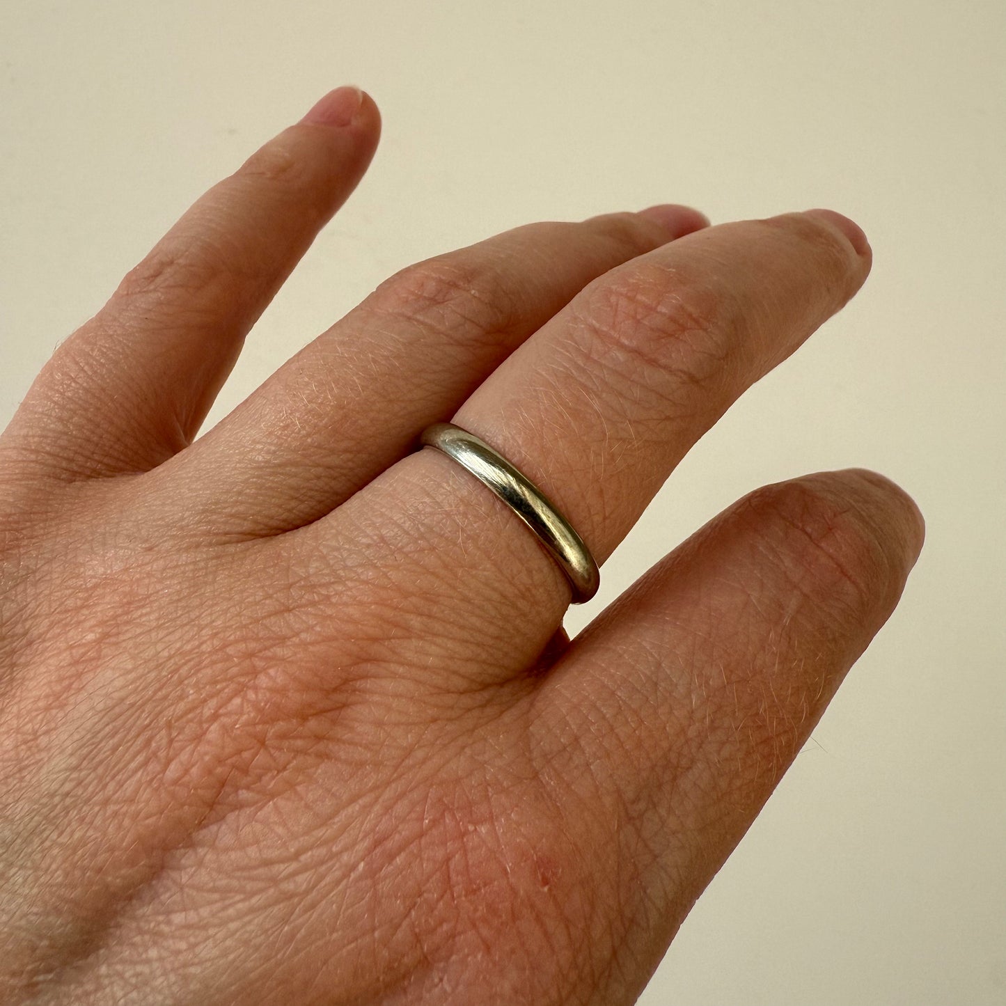 18k White Gold Stacking Band Size 8.75