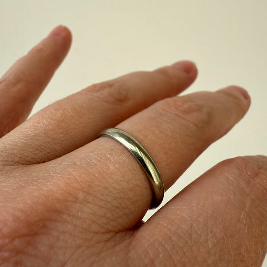 18k White Gold Stacking Band Size 8.75