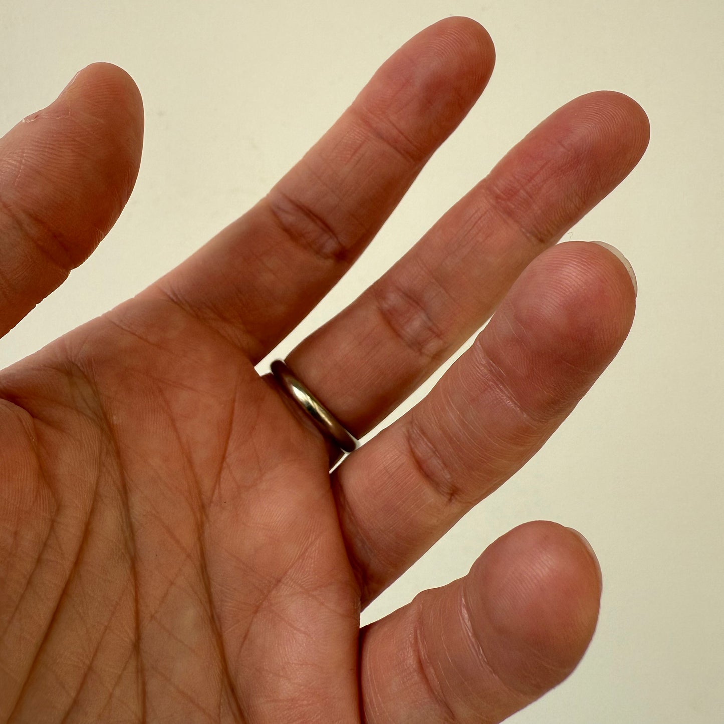 18k White Gold Stacking Band Size 8.75