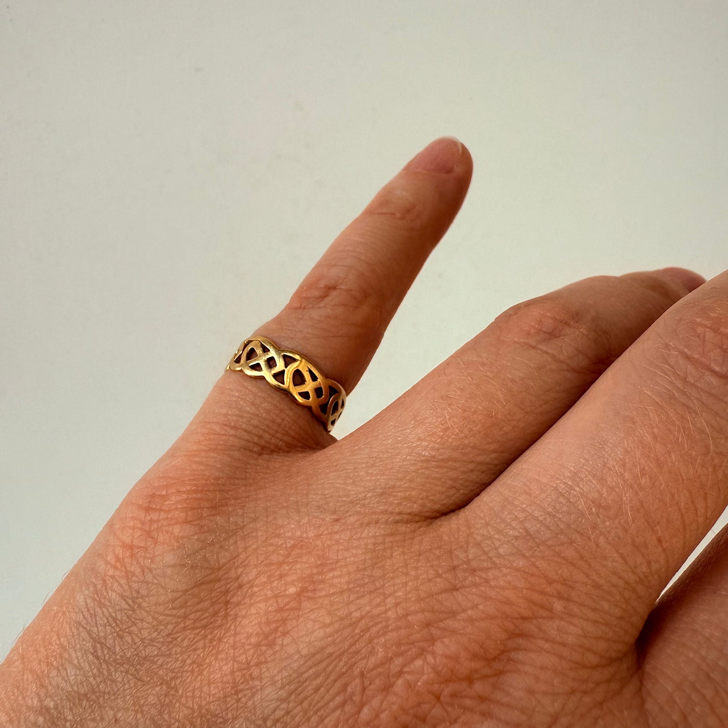 14k Gold Open-Weave Celtic Knot Band Size 5