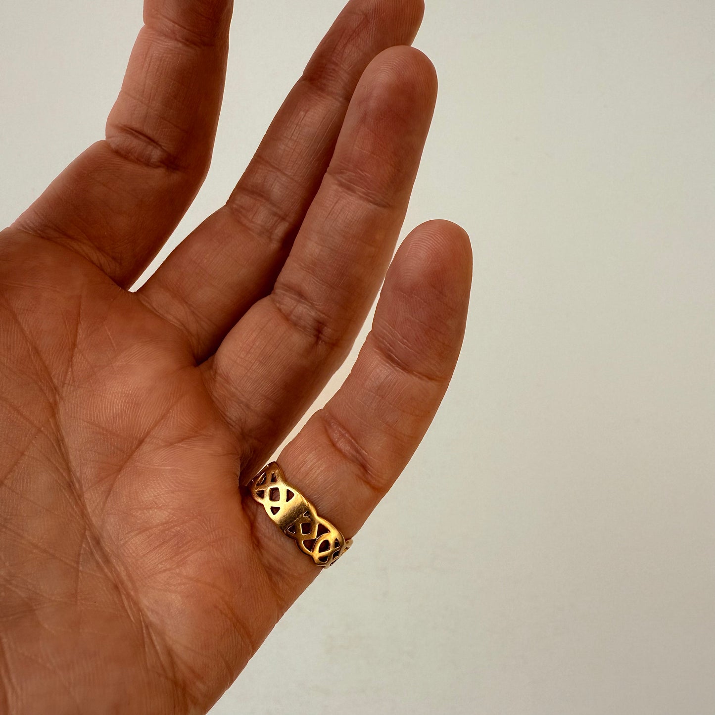 14k Gold Open-Weave Celtic Knot Band Size 5